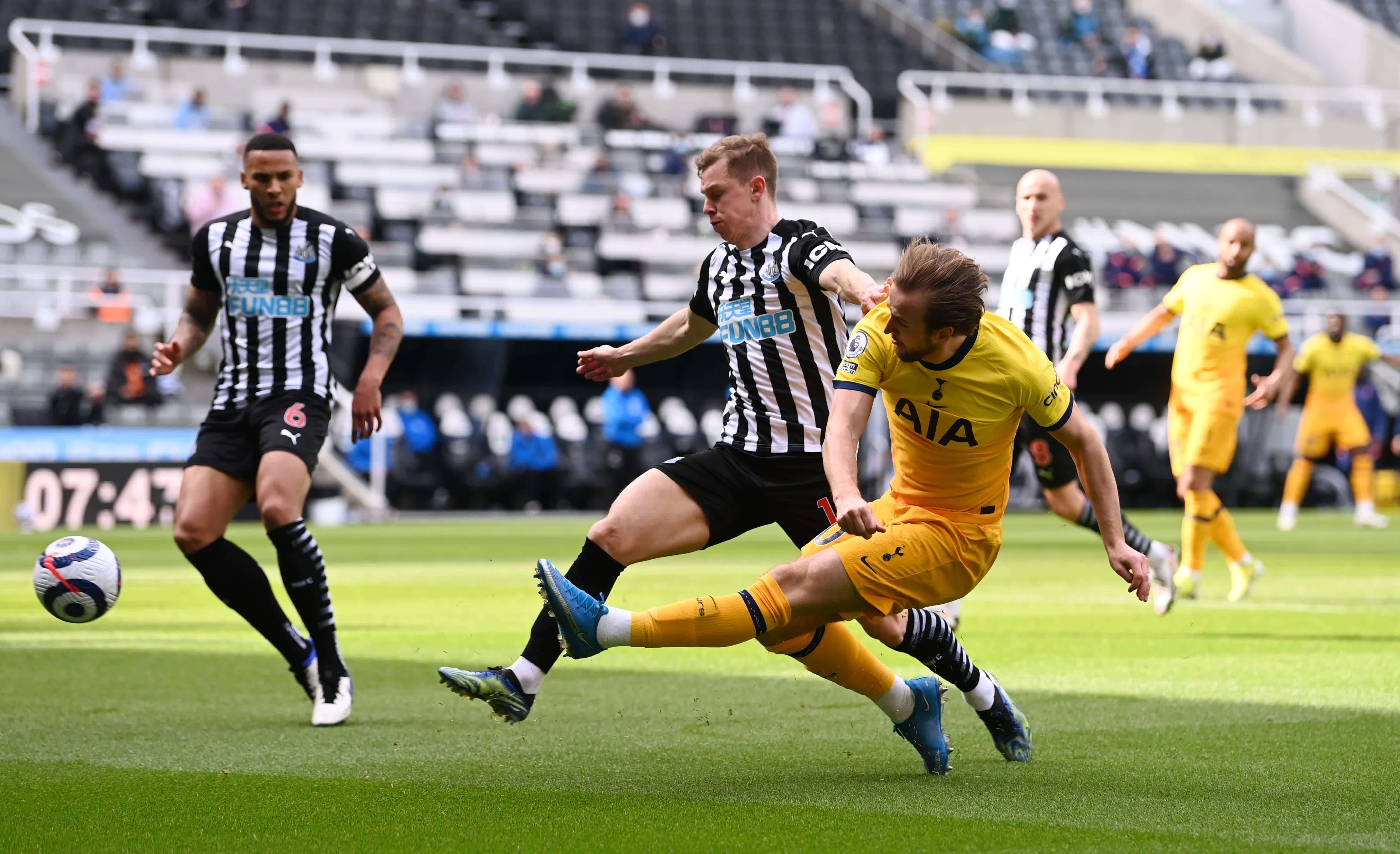 尤其是在右 尤其是在右